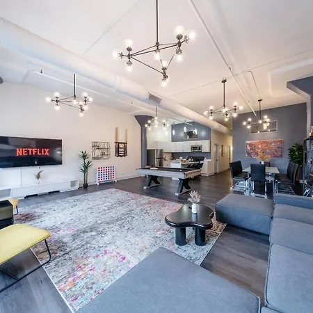 Massive 6Br Luxury Suite Sleeps 12 Guests With Jacuzzi & Pool Table Perfect Group Stay And Optional Parking Near Mccormick Place & Soldier Field