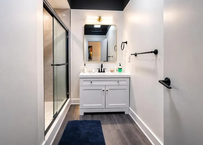 Apartment Massive 6br Luxury Sleeps 12 Guests With Jacuzzi & Pool Table Perfect Group And Optional Parking Near Mccormick Place & Soldier Field *