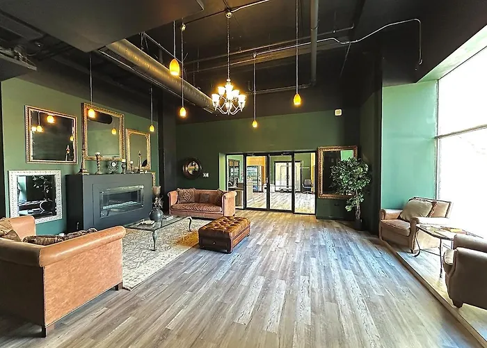 Massive 6br Luxury Sleeps 12 Guests With Jacuzzi & Pool Table Perfect Group And Optional Parking Near Mccormick Place & Soldier Field Apartment