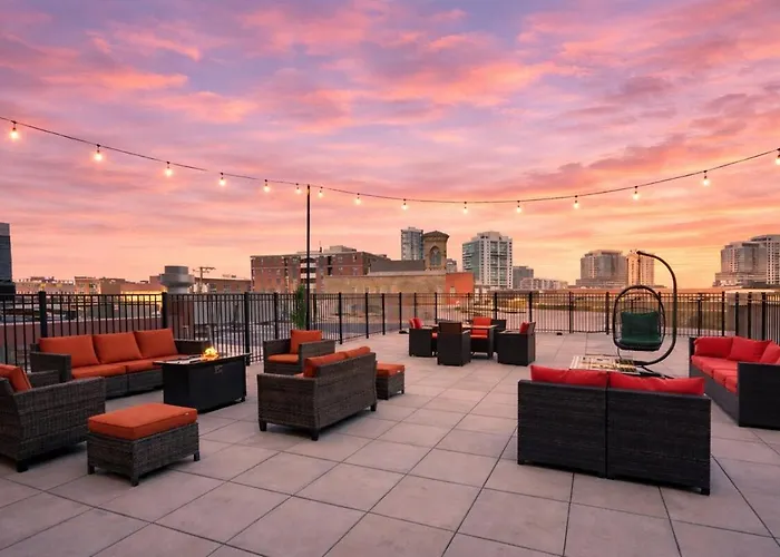 Massive 6br Luxury Sleeps 12 Guests With Jacuzzi & Pool Table Perfect Group And Optional Parking Near Mccormick Place & Soldier Field Apartment *