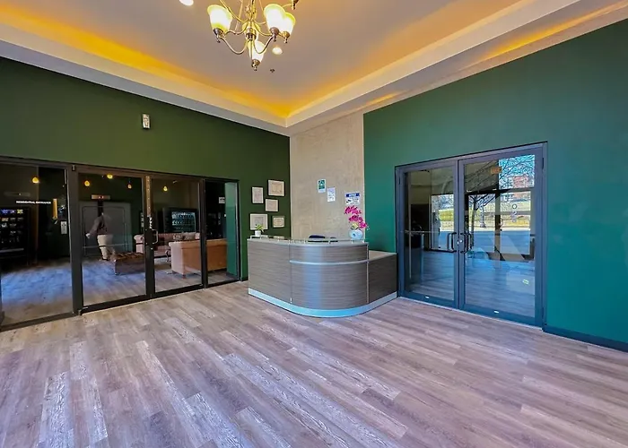 Massive 6br Luxury Sleeps 12 Guests With Jacuzzi & Pool Table Perfect Group And Optional Parking Near Mccormick Place & Soldier Field Apartment *