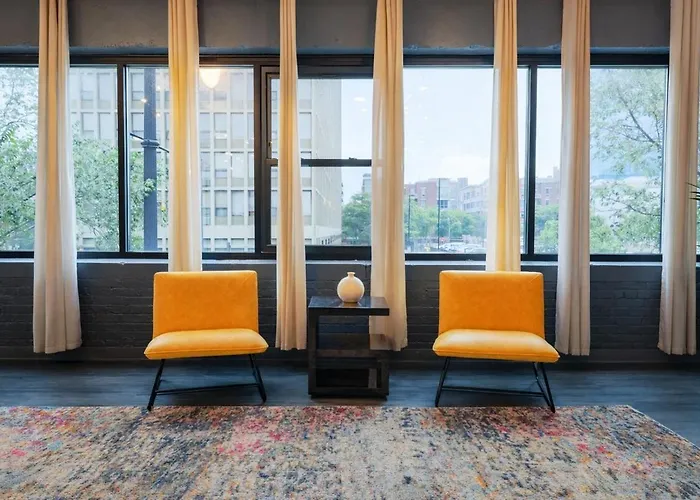 Apartment Massive 6br Luxury Sleeps 12 Guests With Jacuzzi & Pool Table Perfect Group And Optional Parking Near Mccormick Place & Soldier Field Chicago